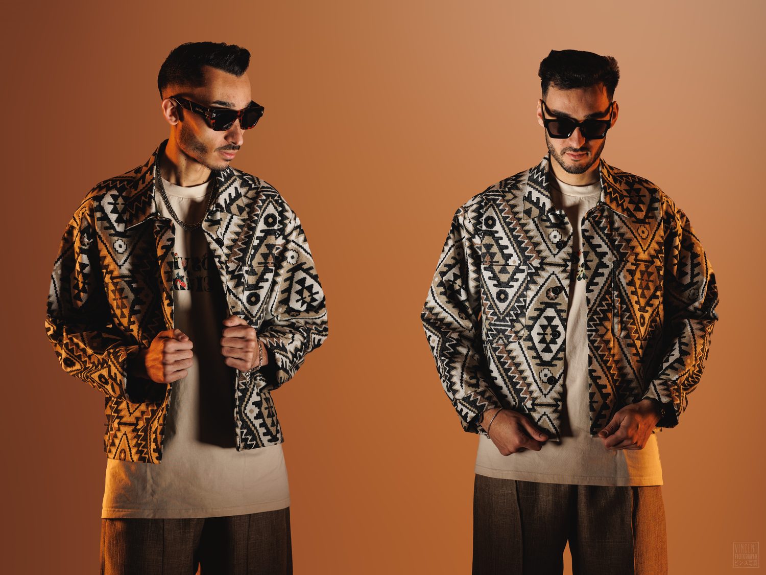 Les deux frères en studio, vestes à motifs